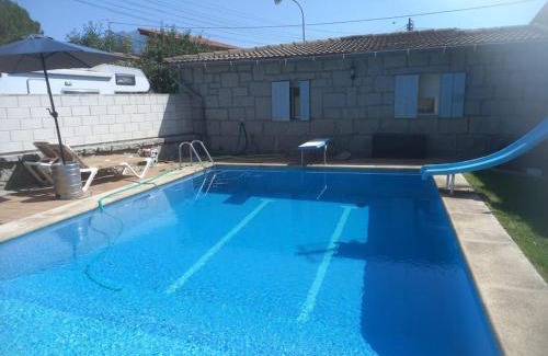 Becerril de la Sierra Apartment | Acogedora casita loft de piedra con piscina compartida