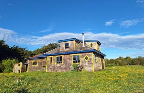 Ancud House | Acogedora Casa Junto al mar "La Casa de Alerce"