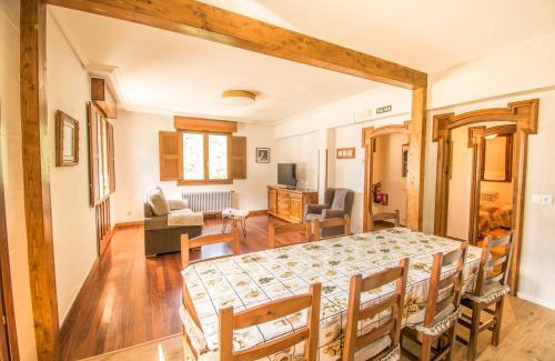 Ochagavia House | Acogedora casa rural a los pies de la Selva Irati