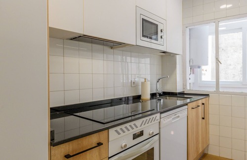 Casco Antiguo Bed & Breakfast | Acogedora habitación con cama doble cerca al Polideportivo Los Cantos en Alcorcón SAP35A