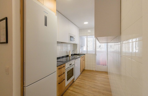 Casco Antiguo Bed & Breakfast | Acogedora habitación con cama doble cerca al Polideportivo Los Cantos en Alcorcón SAP35B
