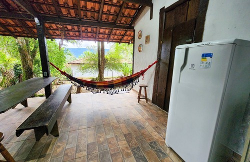 Ilhabela Ski Chalet | Aconchegante Chalé Cercado de Natureza ao Lado da Cachoeira do Paquetá