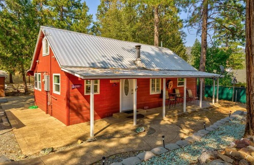 Oakhurst House | Acorn Cabin - Charming Place, Your getaway to Yosemite, Bass Lake