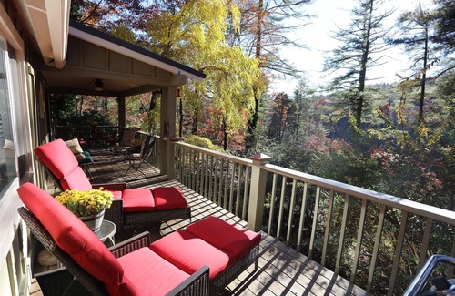 Lake Sequoyah House | Acorn Cabin - Close to Town