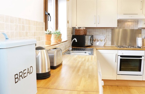Loppington Cottage | ACORN COTTAGE 1, family friendly, with a garden in Burlton