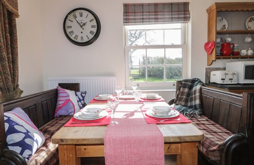 Kilham Cottage | ACORN COTTAGE, family friendly, country holiday cottage in Kilham