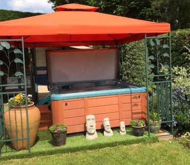 Ollerton House | Acorn Cottage