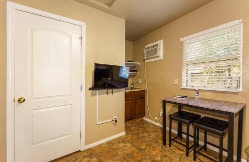 Oakhurst House | Acorn Cottage - Hidden gem in green heaven, getaway to Bass Lake & Yosemite