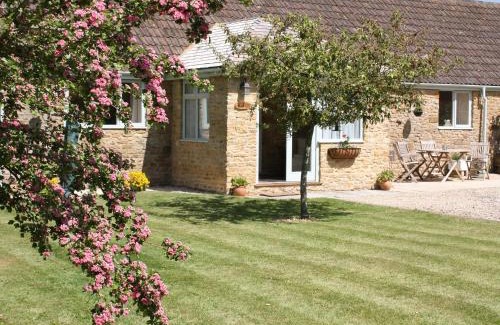North Perrott House | Acorn Cottage - Ukc1812