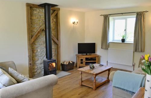 North Perrott House | Acorn Cottage - Ukc1812