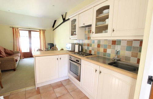 Ashford Cottage | Acorn Cottage - Well equipped cottage in countryside location.