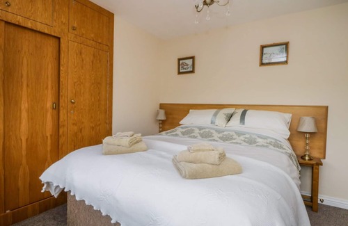 Ogden Cottage | ACORN COTTAGE, with a garden in Thornton, West Yorkshire