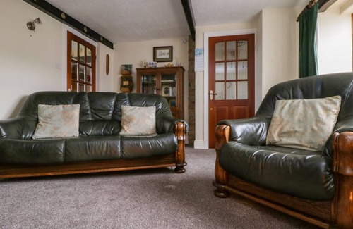 Ogden Cottage | ACORN COTTAGE, with a garden in Thornton, West Yorkshire