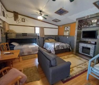 Canton House | Acorn Hideaways Canton Old West Bunkhouse for 9 - Trail's End Corral