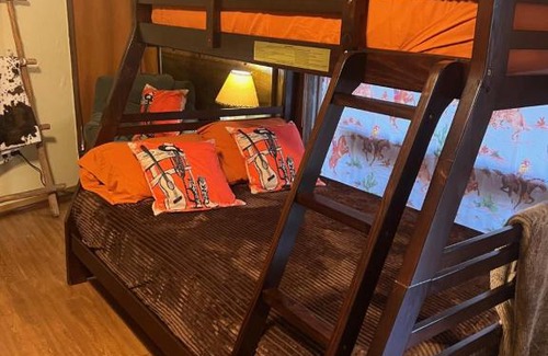 Canton Hotel | Acorn Hideaways Canton Old Western Ranch Hands' Suite