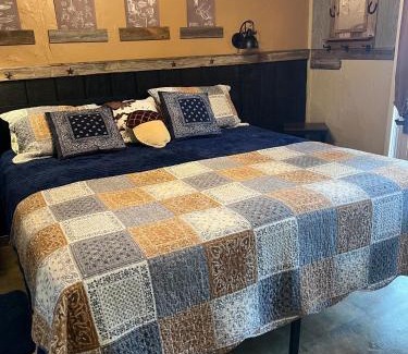 Canton House | Acorn Hideaways Canton Rustic Old West Frontier Suite