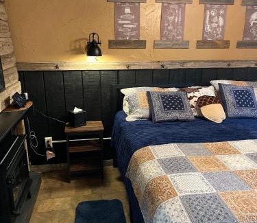 Canton House | Acorn Hideaways Canton Rustic Old West Frontier Suite