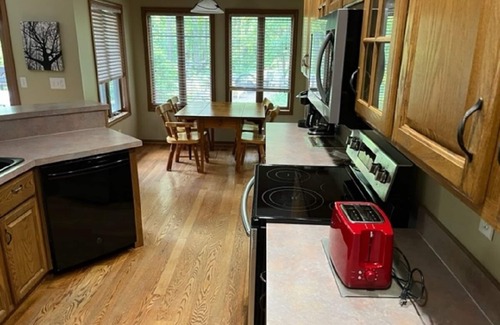 Lapeer House | Acorn Lodge Private Riverfront & Trails is an exclusive Retreat & Reunion venue.