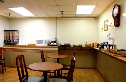 Grande Cache Hotel | Acorn Motel