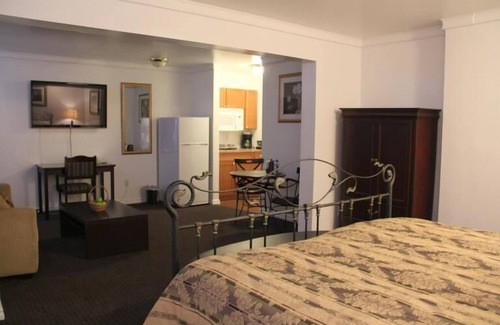 Grande Cache Hotel | Acorn Motel