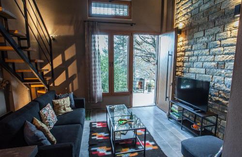 Aetia House | Acorn's Houses, Gray and Green Acorn