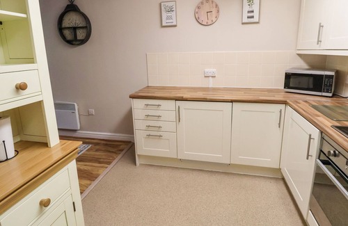 Dolphin Cottage | ACORNS, pet friendly, character holiday cottage in Holywell