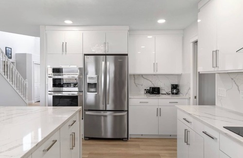 Lyalta House | Acreage | 5 bdrm | King Bed | AC | Wood Fireplace