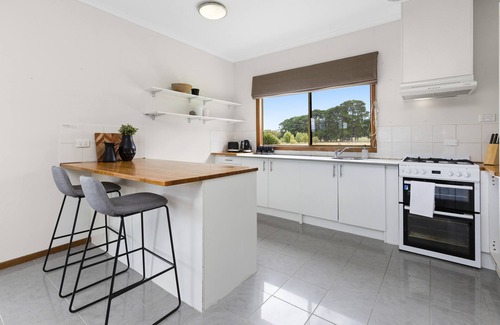 Hastings House | Acreage Farm Stay Cottage by Ready Set Stay