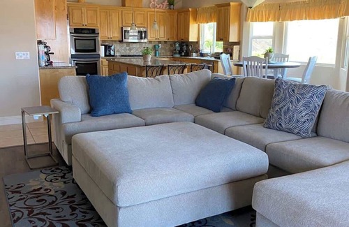 Ramona House | Acres of Bliss - A hillside getaway