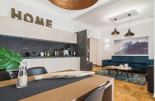 Makrigianni Apartment | Acropolis Executive Suite, Acropolis Museum View.