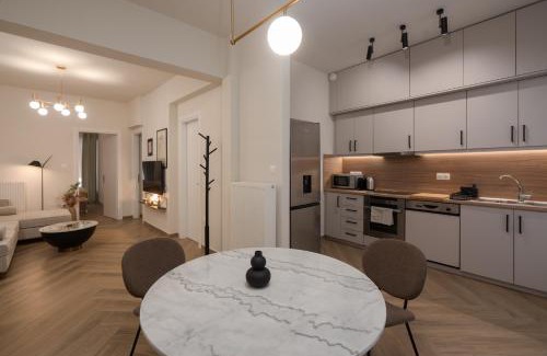 Kinosargous Apartment | Acropolis Retreat Walk to Museum
