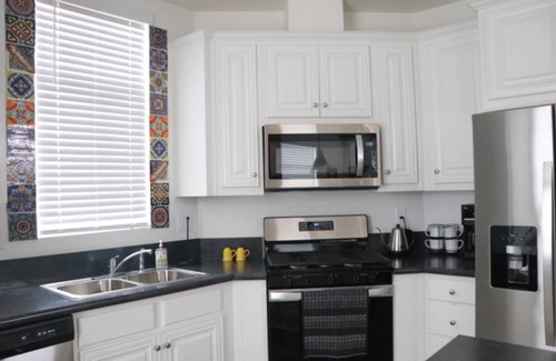 Santa Ana Heights House | Across from Sportspark Central AC Racketball