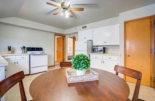 Milwaukee Apartment | Across from St Luke's. A/C. Free Washer & Dryer.