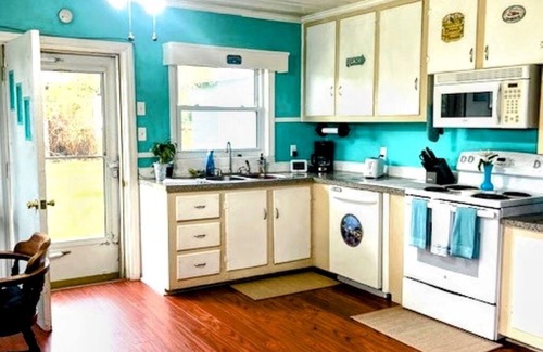 Durants Neck Cottage | Across from the Albemarle Sound. 4-bedroom cottage in Roper, NC. Pet friendly n