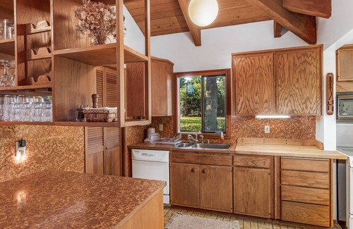 Friday Harbor House | Across From the Beach! (ECL)