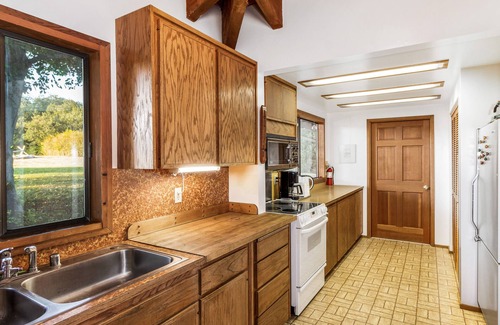 Friday Harbor House | Across From the Beach! (ECL)