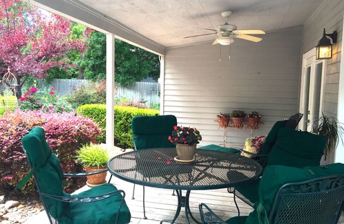 New Braunfels Cottage | Across Street From Comal River, 1 Block To Schlitterbahn, 3 Blocks To Downtown