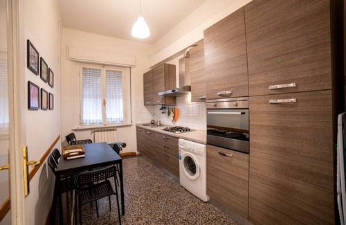 Pisa City Centre Apartment | Across the Arno River, air-conditioned and a stone's throw from downtown!