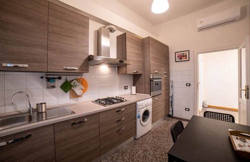 Pisa City Centre Apartment | Across the Arno River, air-conditioned and a stone's throw from downtown!