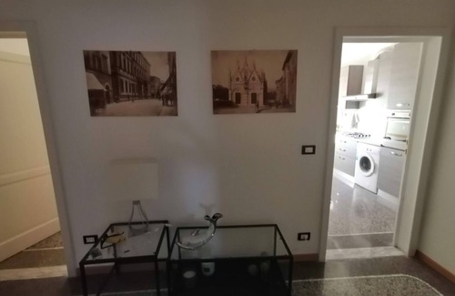 Pisa City Centre Apartment | Across the Arno River, air-conditioned and a stone's throw from downtown!