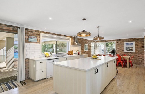 Pearl Beach House | Across the road from the Beach+pet friendly