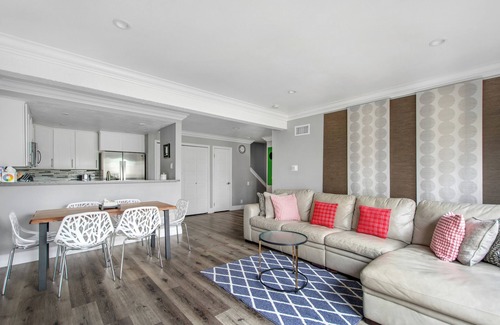 Hermosa Village House | Across the street from Disney/Pool/Free Parking