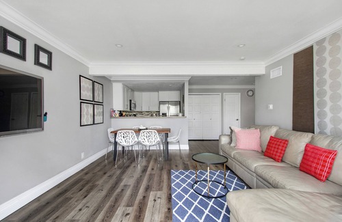 Hermosa Village House | Across the street from Disney/Pool/Free Parking