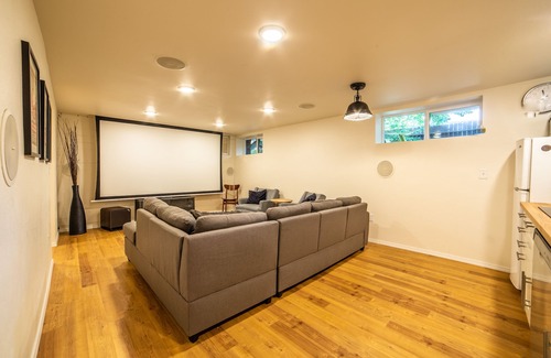 University District Apartment | Across the street from U of M- Modern Apartment- Parking included!