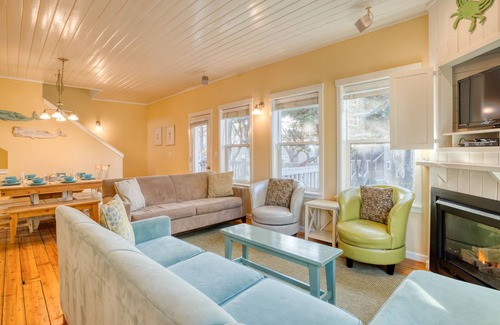 Lincoln Beach House | Across the Street to the Beach, Hot Tub, and Delightful Stay in Bella Beach!