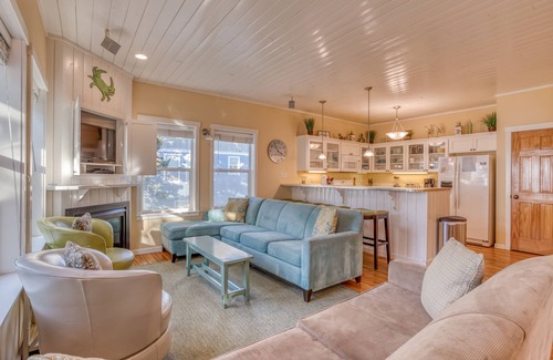 Lincoln Beach House | Across the Street to the Beach, Hot Tub, and Delightful Stay in Bella Beach!