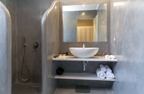 Akrotiri Hotel | Acroterra Rosa