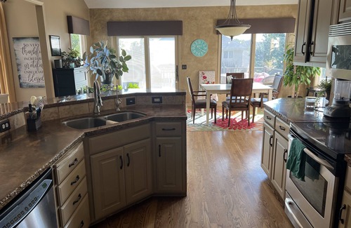 Papillion House | 🌟ACTIVE FAMILIES DREAM🌟hot-tub, b-ball, sauna, fire-pit, trampoline + game room!