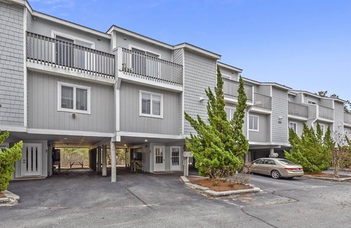 Bethany Beach House | Activities included up to $300 FREE PER WEEK! OCEAN FRONT - FREE DAILY ACTIVITIES! Beautiful Four bedroom town home with 2.5 baths situated behind the dunes approximately 300 feet from the beach.