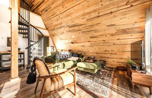 Florissant House | Acute Cabin Nature History Dog-Friendly Sauna